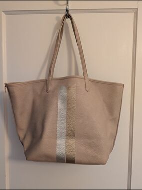 Stella & Dot Reversible/Convertible Beige & Silver Pebbled Tote